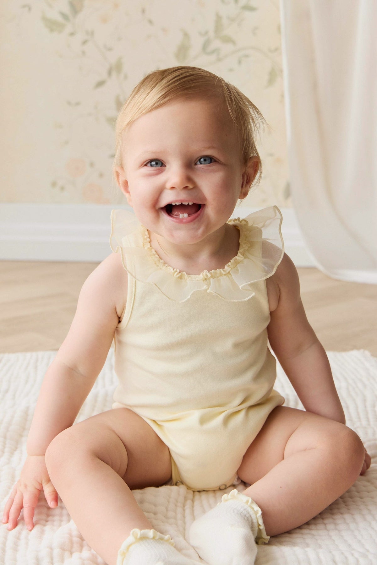 Combinaison ludique en coton-élasthanne jaune citron avec encolure à volants et boutons-pression bombés pour bébés et petites filles