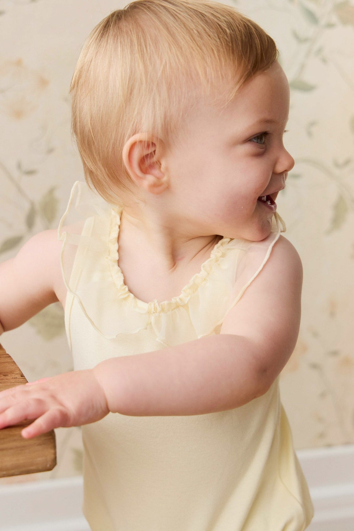 Combinaison ludique en coton-élasthanne jaune citron avec encolure à volants et boutons-pression bombés pour bébés et petites filles