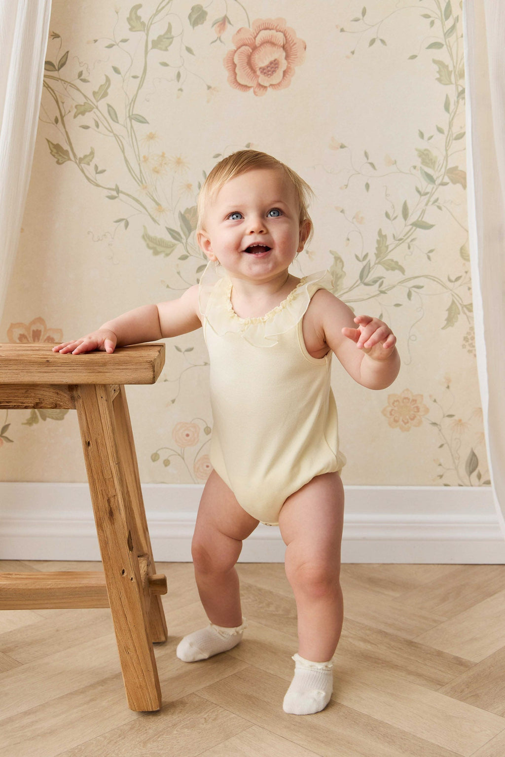 Combinaison ludique en coton-élasthanne jaune citron avec encolure à volants et boutons-pression bombés pour bébés et petites filles