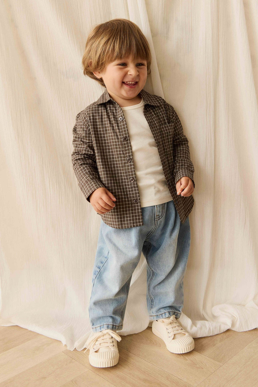 Chemise boutonnée décontractée en coton biologique à carreaux style Coffee Grid pour bébés et enfants, idéale pour le quotidien