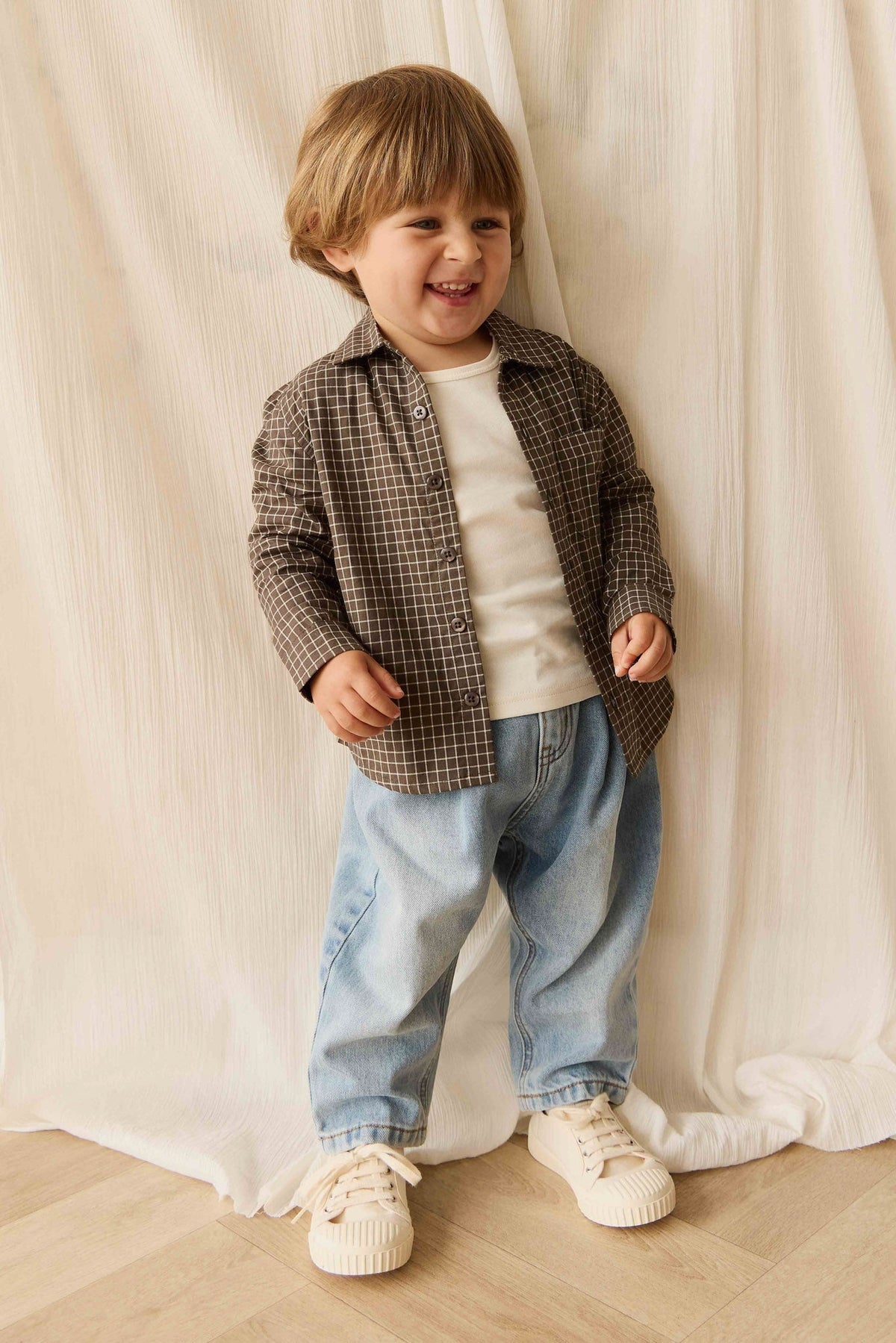 Chemise boutonnée décontractée en coton biologique à carreaux style Coffee Grid pour bébés et enfants, idéale pour le quotidien