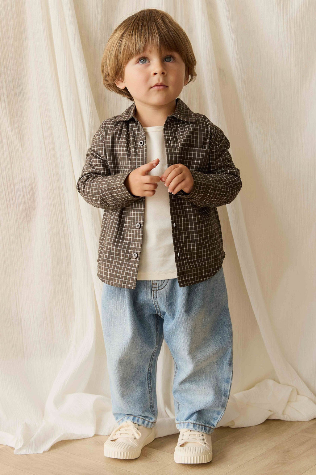 Chemise boutonnée décontractée en coton biologique à carreaux style Coffee Grid pour bébés et enfants, idéale pour le quotidien