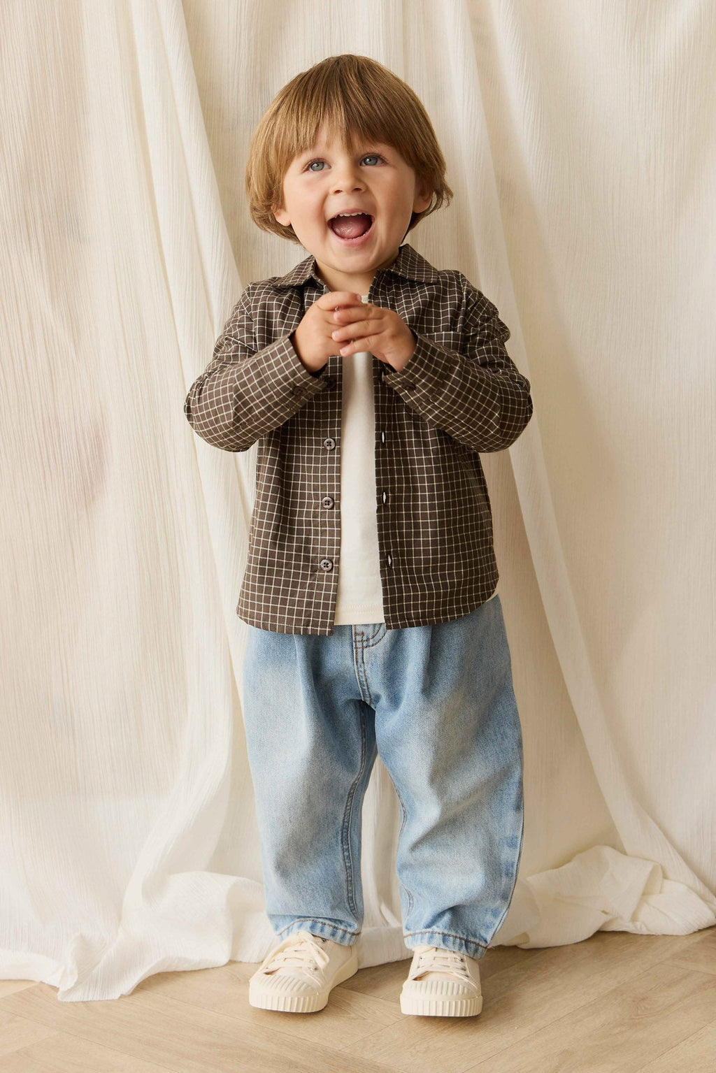 Chemise boutonnée décontractée en coton biologique à carreaux style Coffee Grid pour bébés et enfants, idéale pour le quotidien