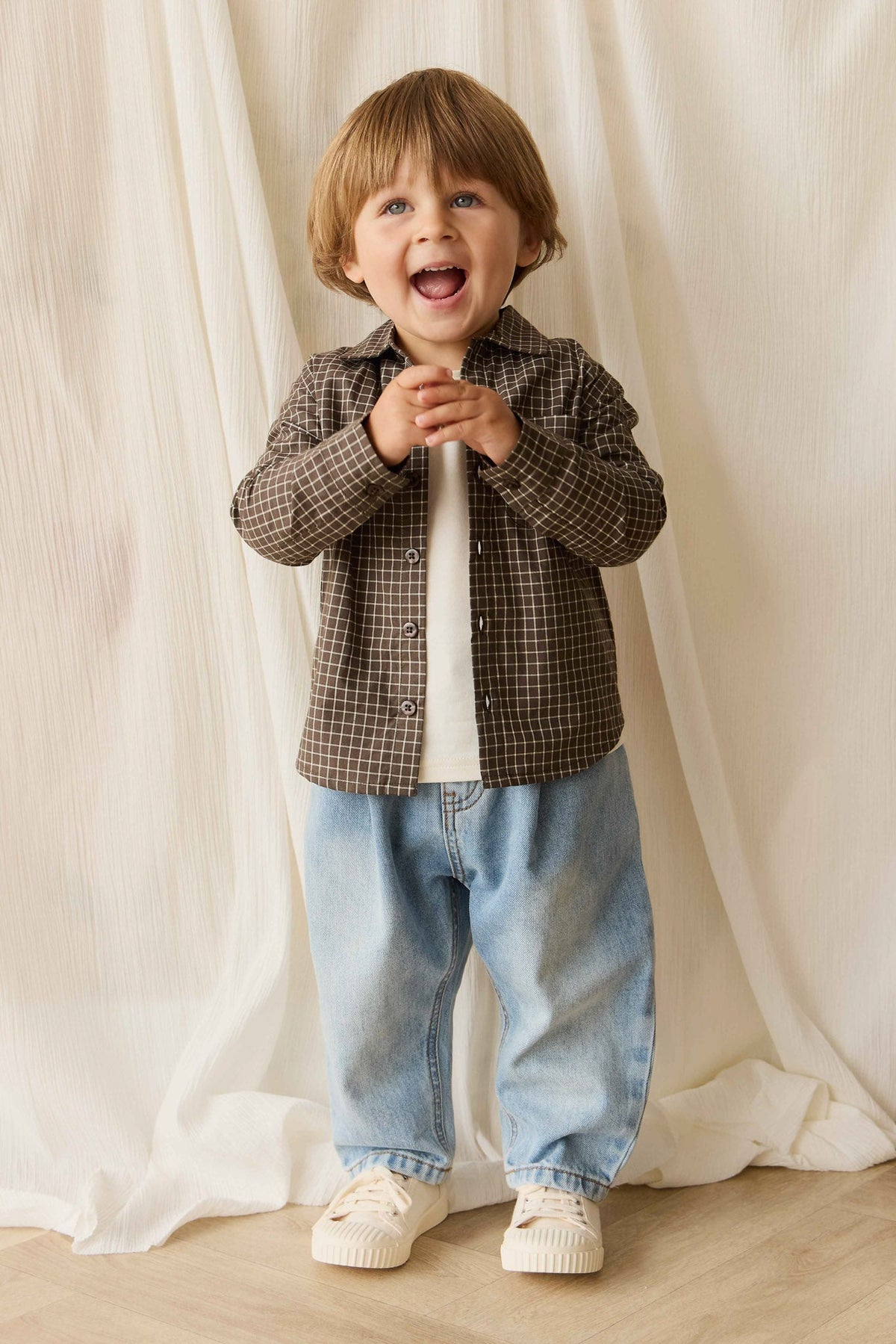 Chemise boutonnée décontractée en coton biologique à carreaux style Coffee Grid pour bébés et enfants, idéale pour le quotidien