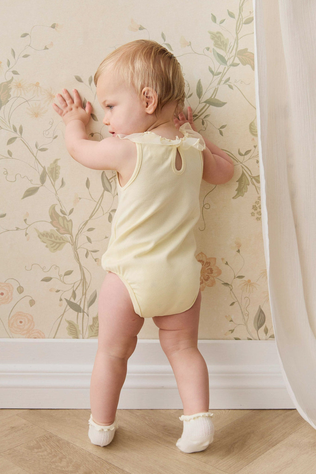 Combinaison ludique en coton-élasthanne jaune citron avec encolure à volants et boutons-pression bombés pour bébés et petites filles