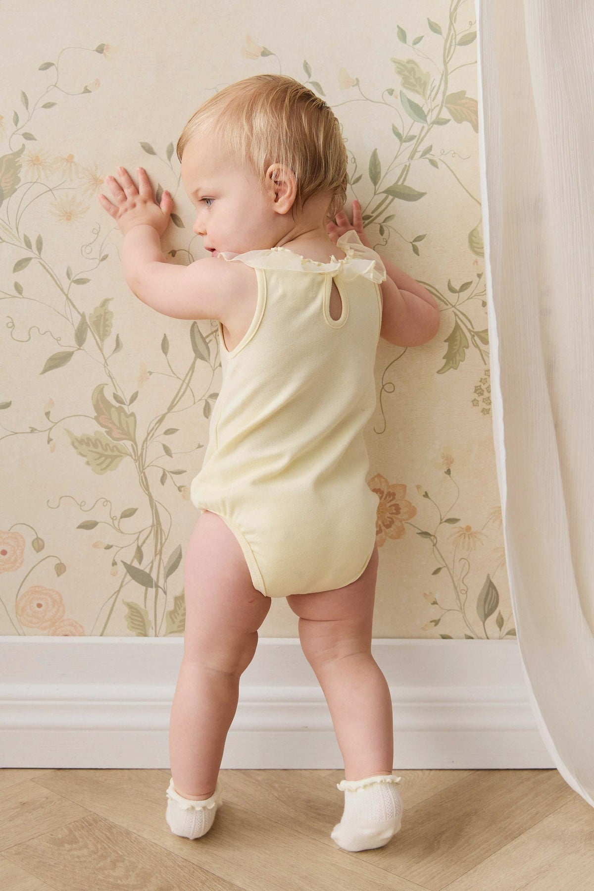 Combinaison ludique en coton-élasthanne jaune citron avec encolure à volants et boutons-pression bombés pour bébés et petites filles