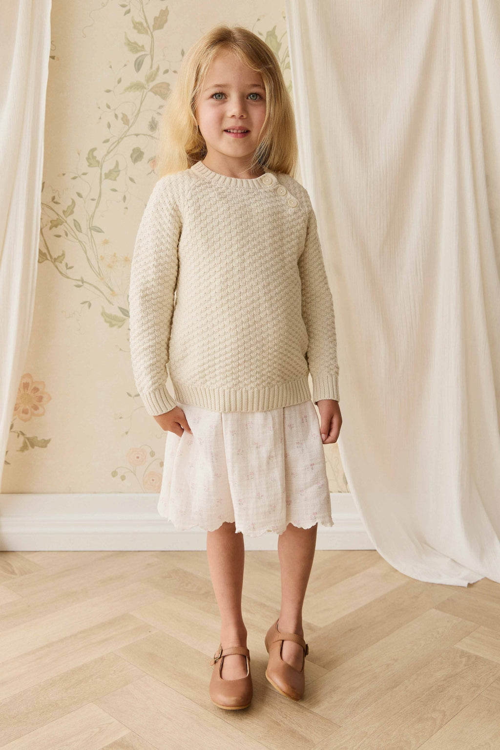 Pull en tricot de coton vanille texturé avec manches bouffantes et boutons aux épaules pour bébé et fille