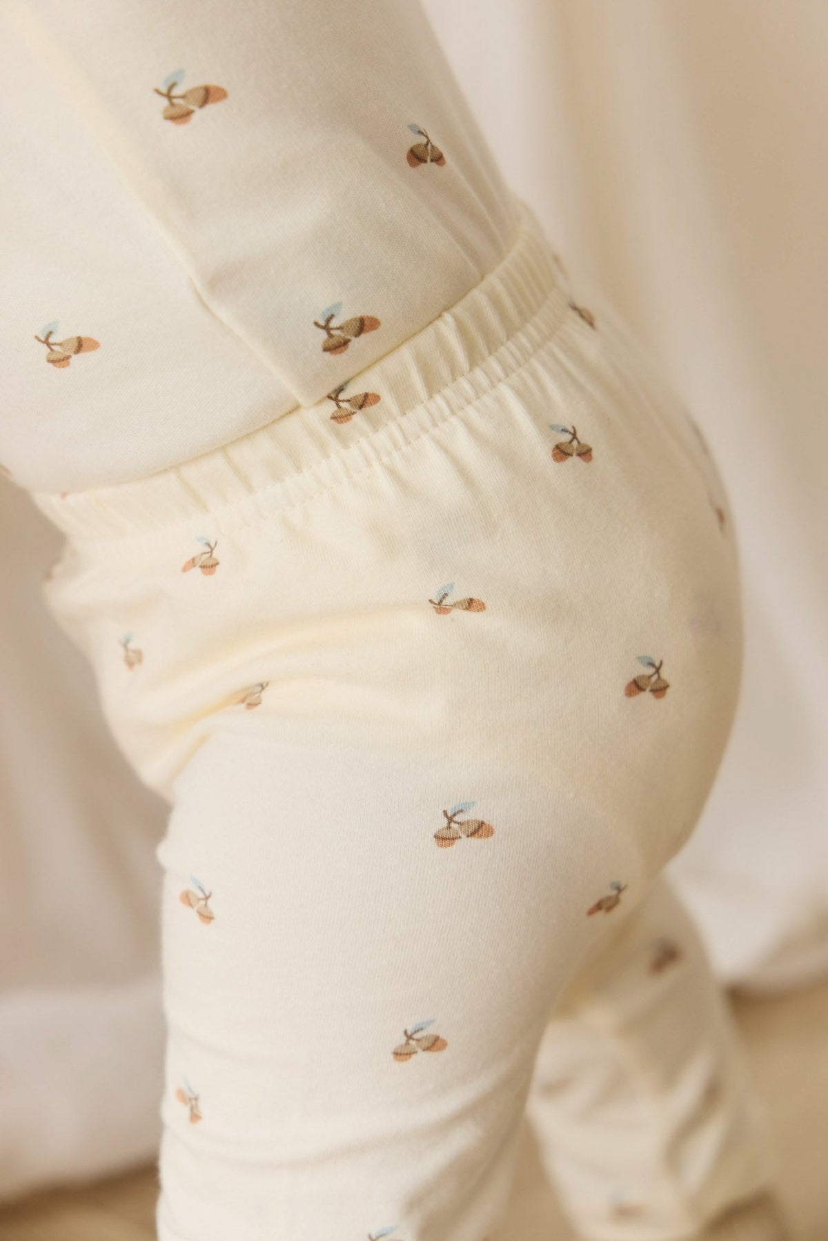 Legging extensible en coton biologique à imprimé glands pour bébé et enfant, idéal en superposition
