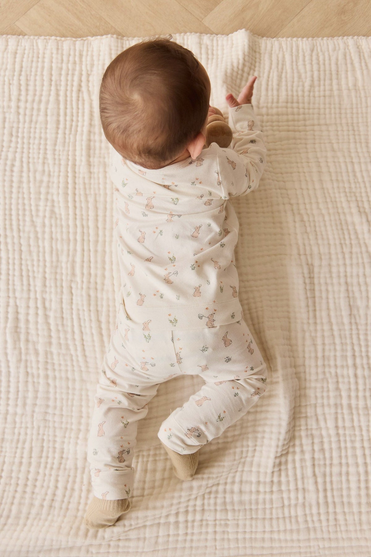 Pyjama à manches longues en coton biologique imprimé lapin de jardin pour bébés et enfants