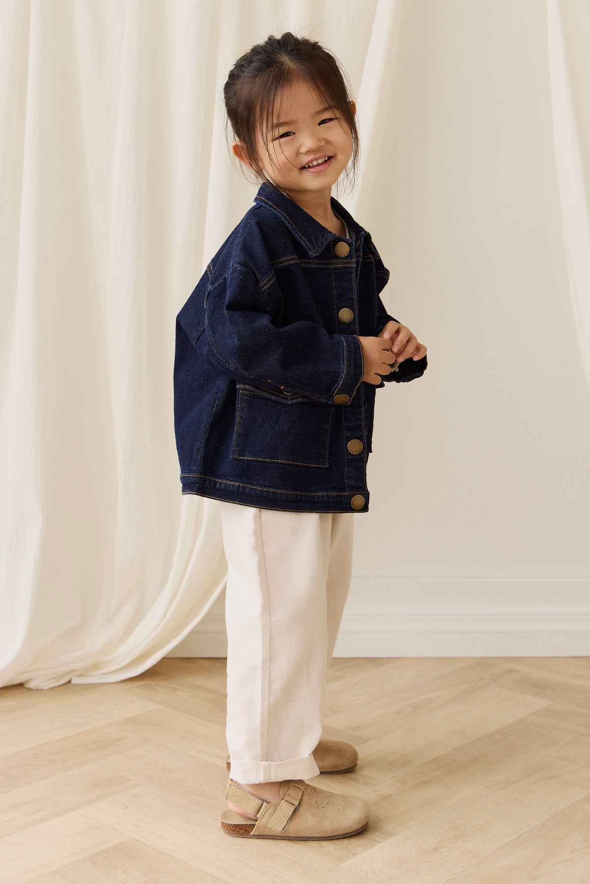Veste Enfant Classique en Jean Indigo en Coton Élasthanne avec Boutons sur le Devant et Poches Plaques