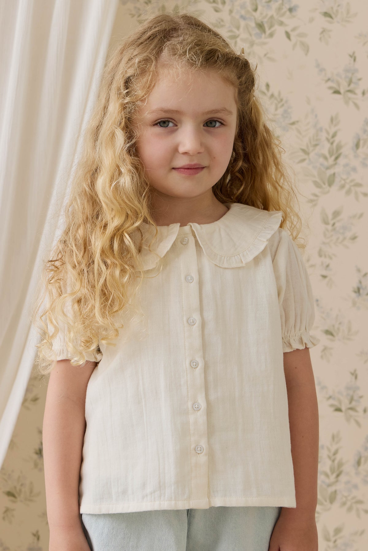 Blouse Fille en Mousseline de Coton Bio au Col Claudine et Manches Bouffantes - Parchemin Féminin