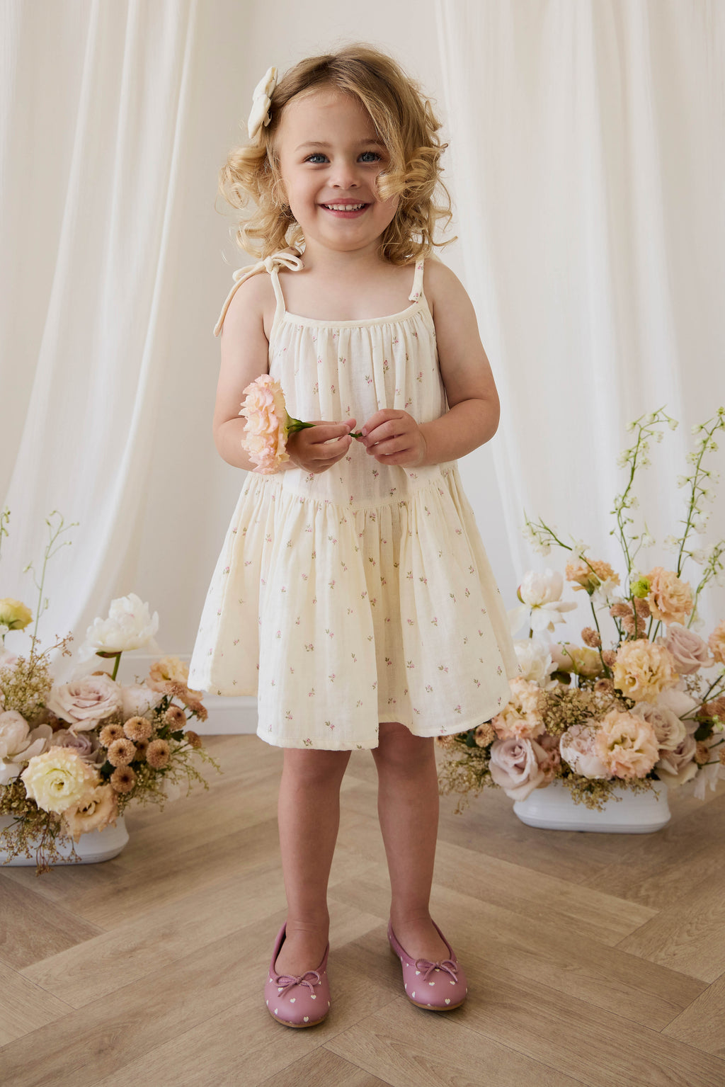Robe en mousseline de coton biologique imprimé rose floral « Floaty Willow » à bretelles nouées pour filles