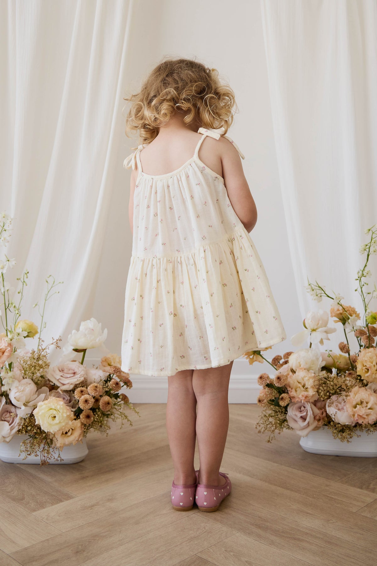 Robe en mousseline de coton biologique imprimé rose floral « Floaty Willow » à bretelles nouées pour filles