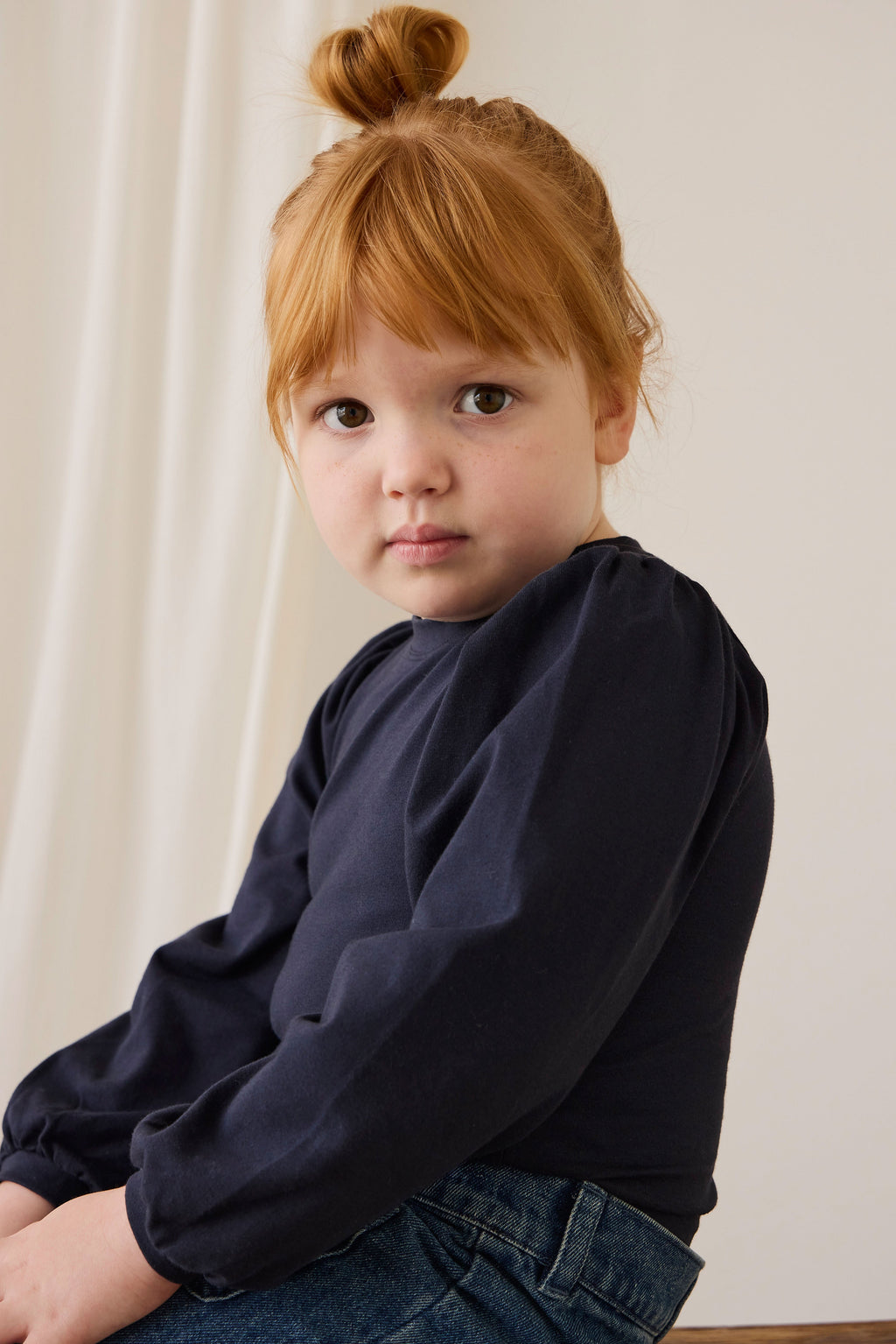 Haut élégant à manches longues bouffantes en coton Pima avec poignets élastiqués pour bébés et filles