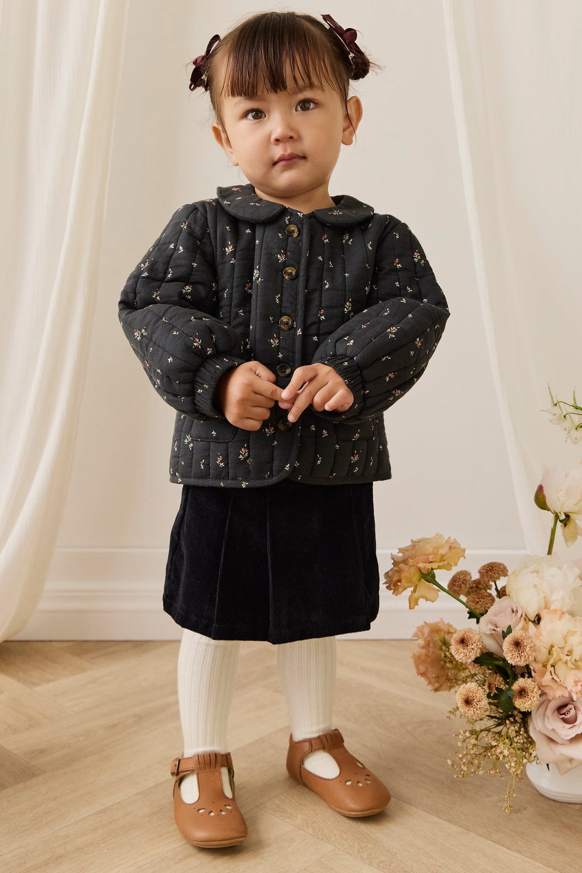 Veste matelassée en coton biologique à imprimé floral avec col claudine et poches avant pour fille