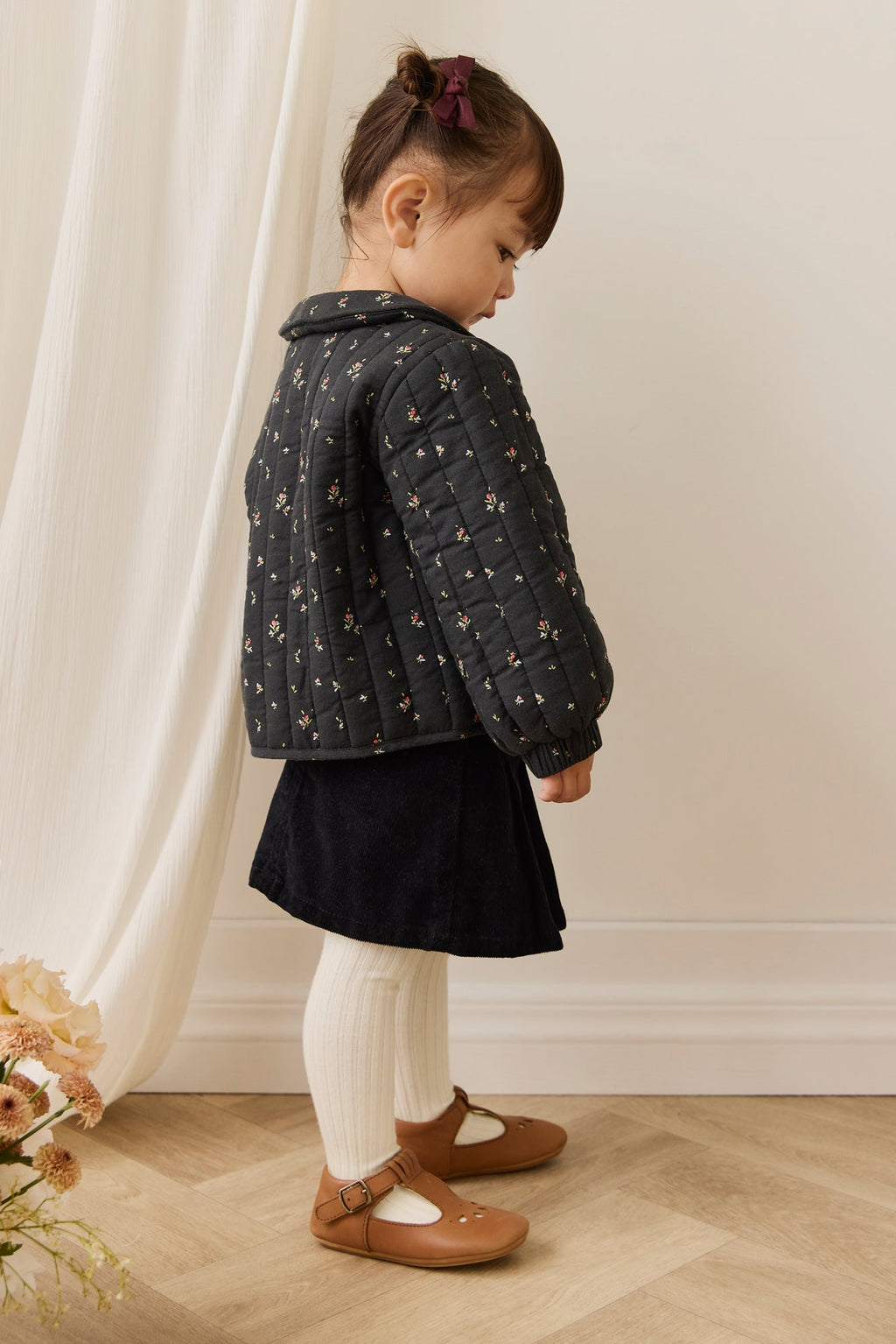 Veste matelassée en coton biologique à imprimé floral avec col claudine et poches avant pour fille