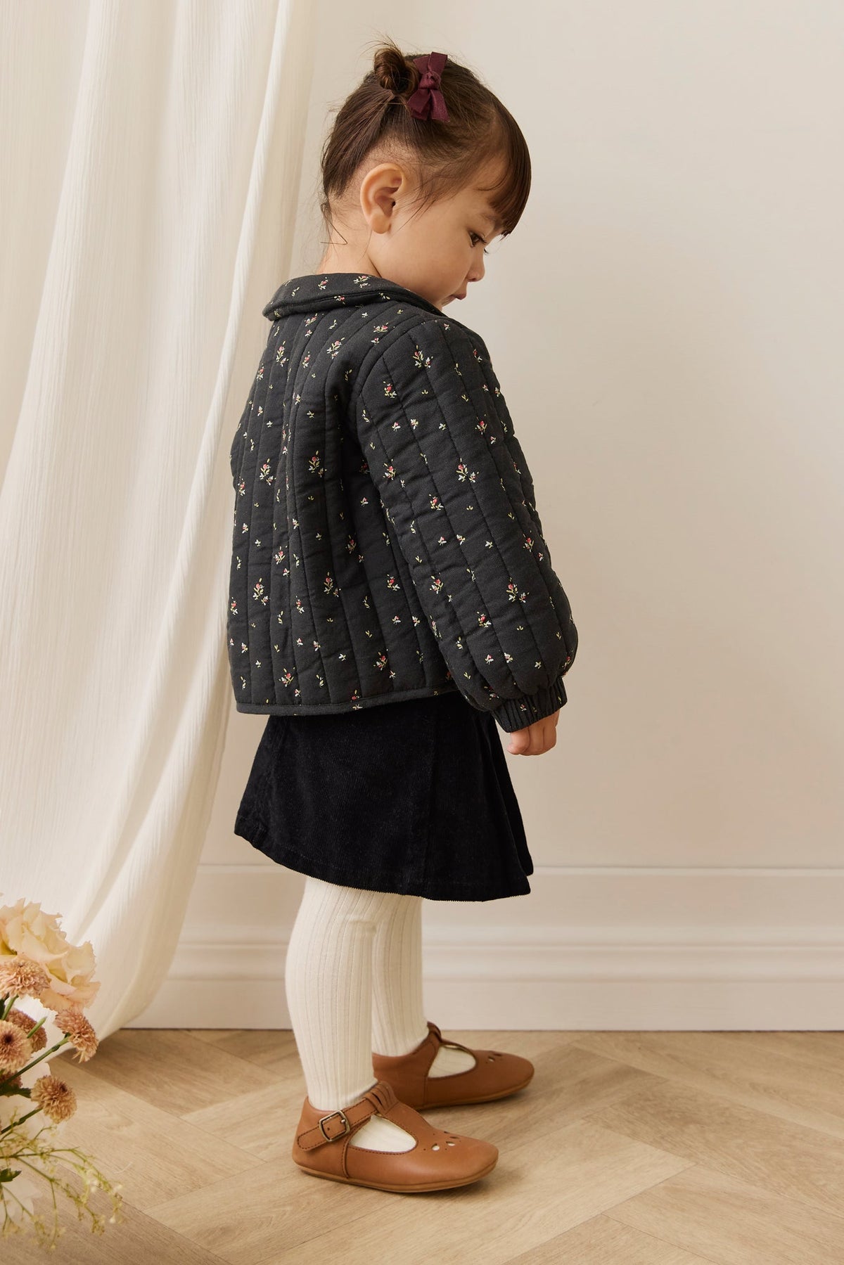 Veste matelassée en coton biologique à imprimé floral avec col claudine et poches avant pour fille