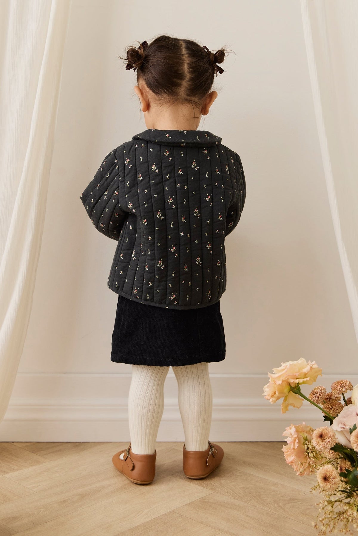 Veste matelassée en coton biologique à imprimé floral avec col claudine et poches avant pour fille