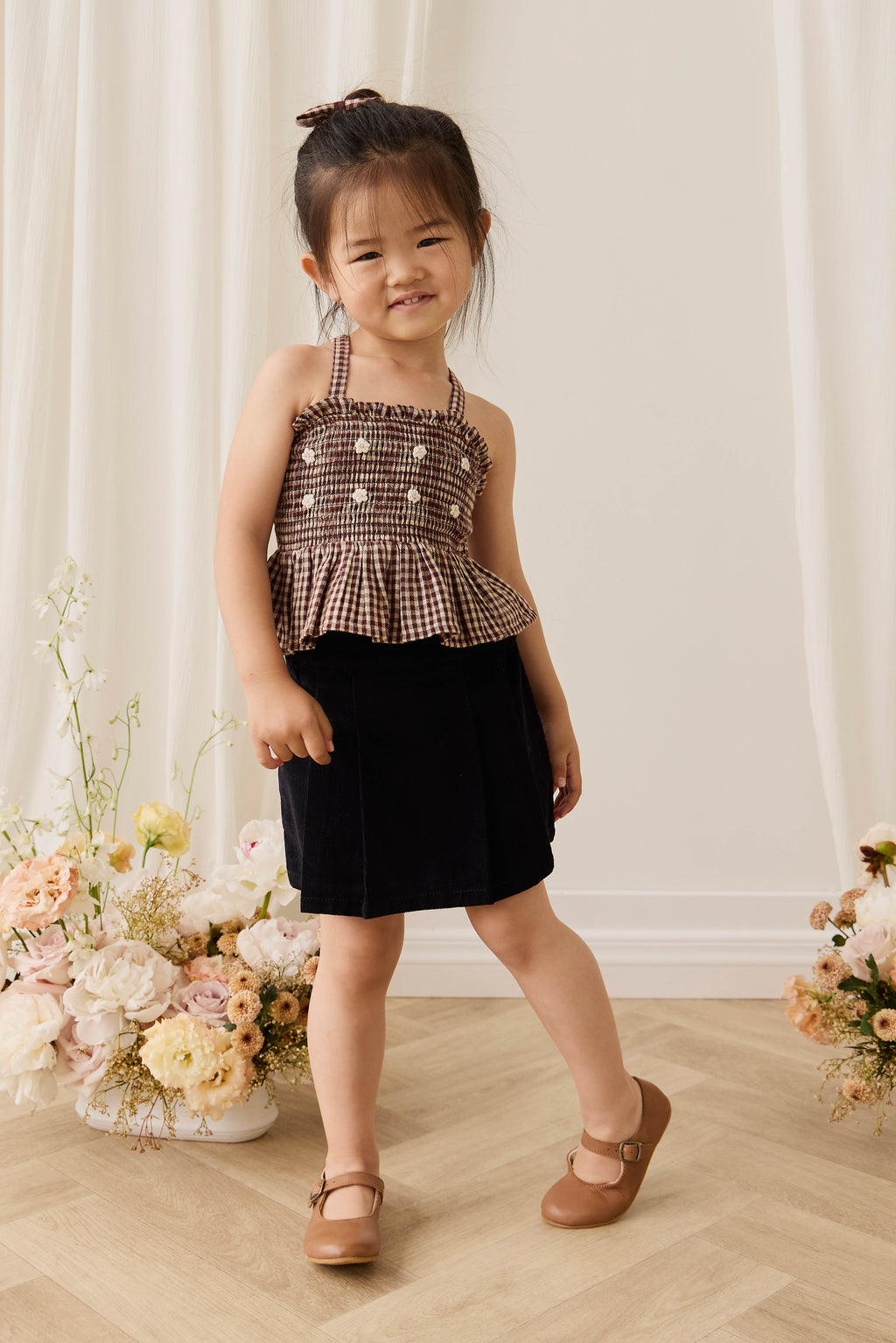 Haut en coton biologique à carreaux vichy cannelle pour fille avec corsage smocké et fleurs brodées