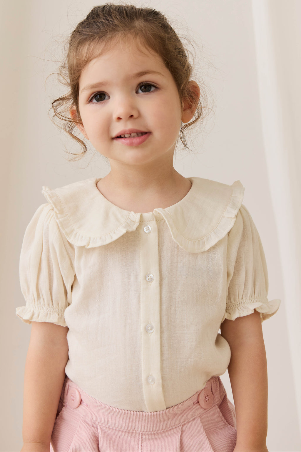 Blouse Fille en Mousseline de Coton Bio au Col Claudine et Manches Bouffantes - Parchemin Féminin
