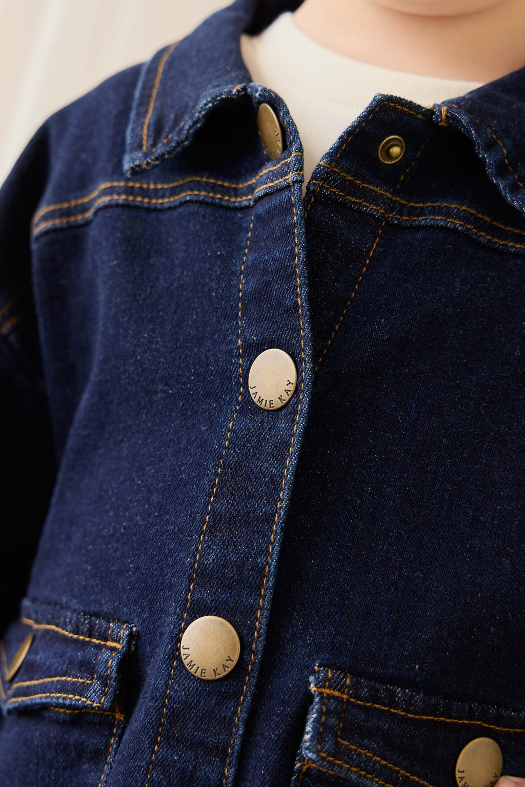 Veste Enfant Classique en Jean Indigo en Coton Élasthanne avec Boutons sur le Devant et Poches Plaques
