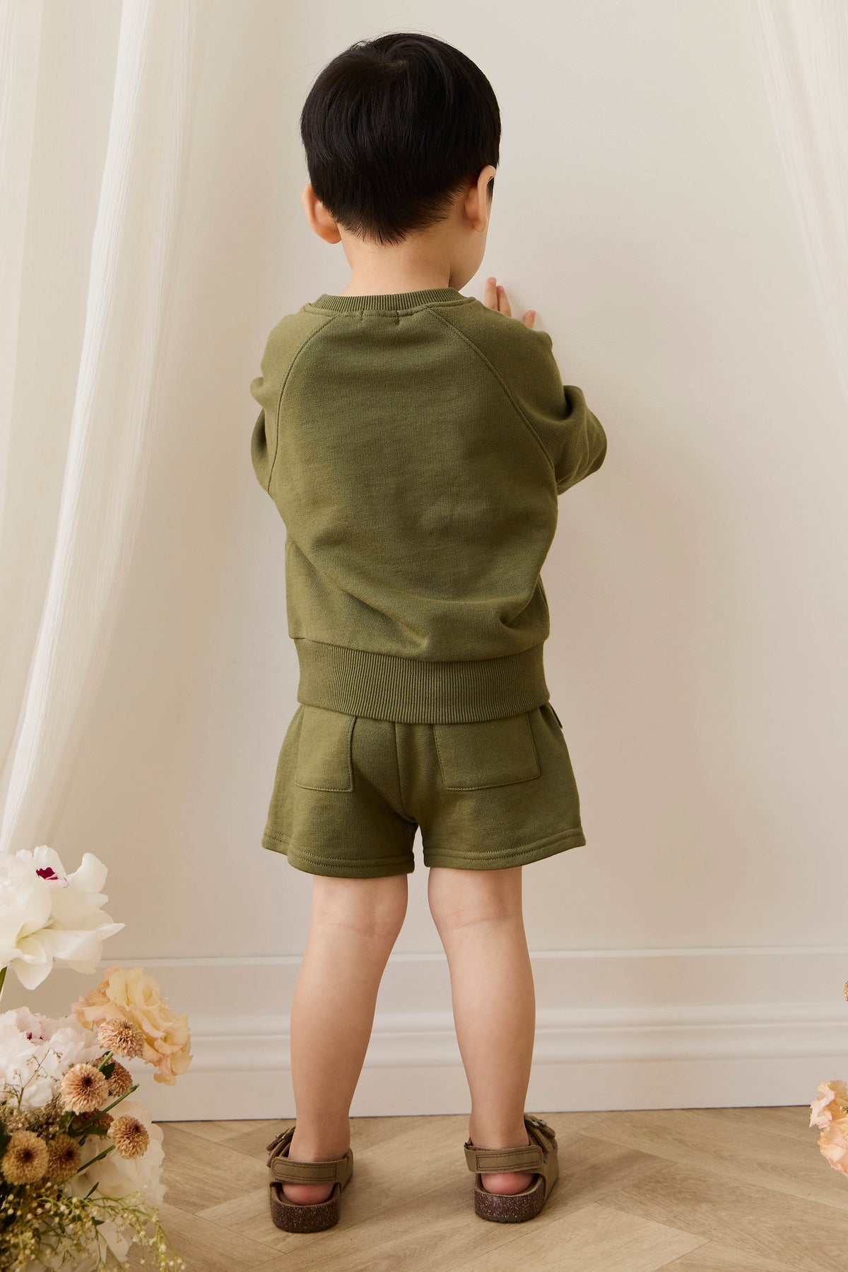 Short décontracté en coton biologique motif olive sicilienne avec taille élastique et cordon de serrage et poches latérales pour enfants