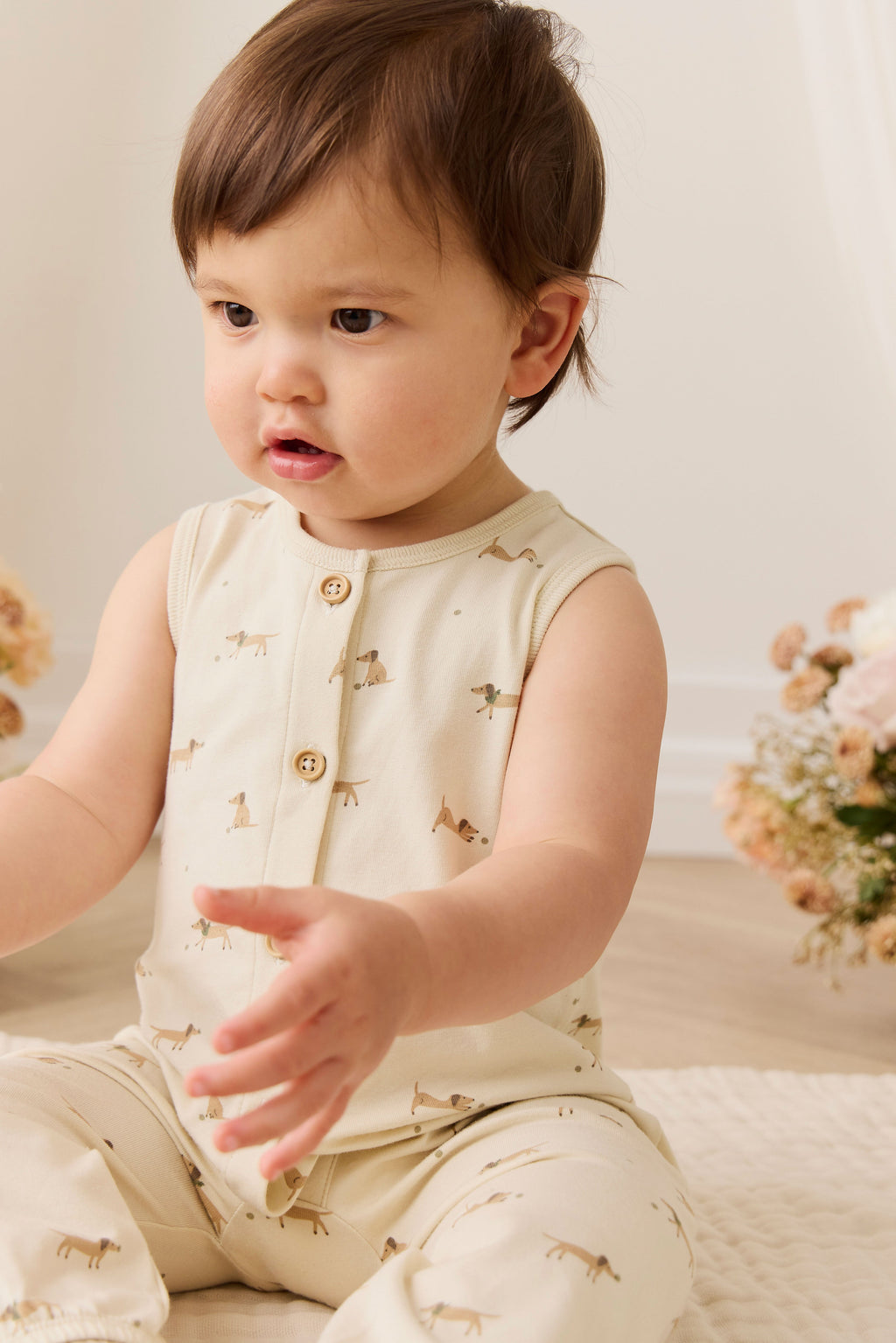 Grenouillère sans manches en coton biologique à imprimé ballon de sport avec boutons sur le devant pour bébés et tout-petits