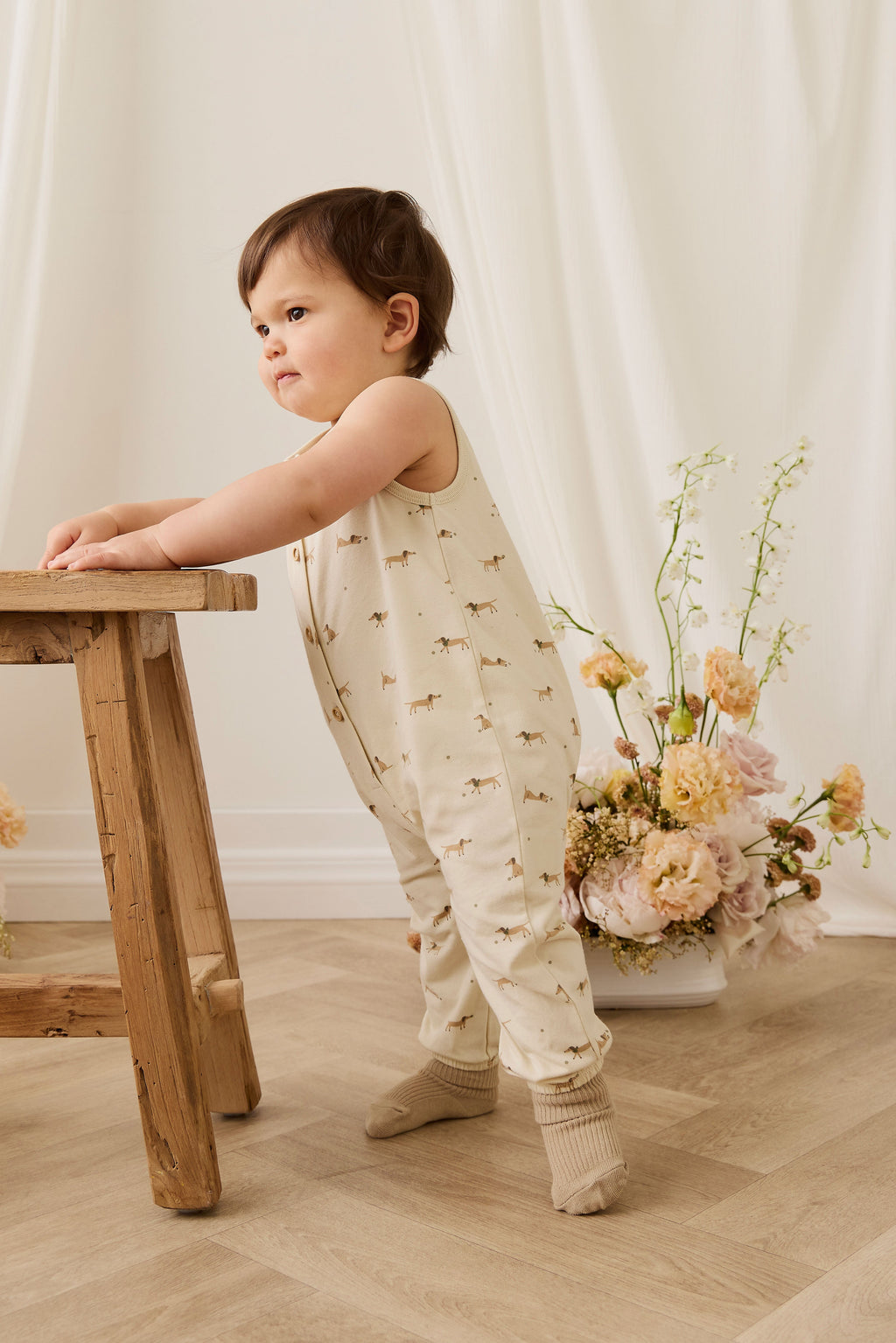 Grenouillère sans manches en coton biologique à imprimé ballon de sport avec boutons sur le devant pour bébés et tout-petits