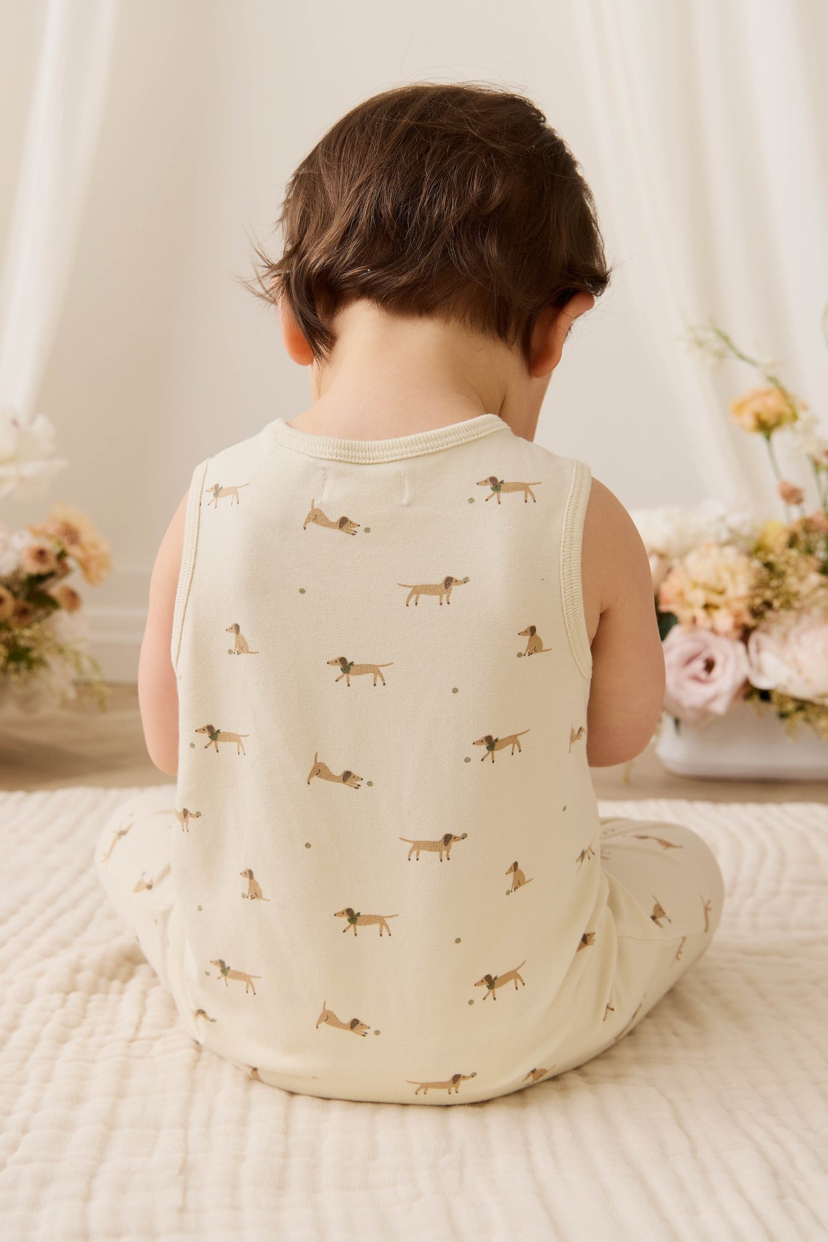 Grenouillère sans manches en coton biologique à imprimé ballon de sport avec boutons sur le devant pour bébés et tout-petits