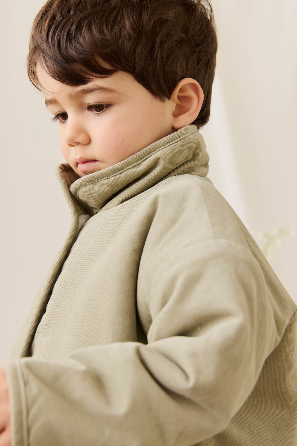 Veste en velours côtelé de coton inspirée du lichen, avec boutons-pression et poches avant pour enfants