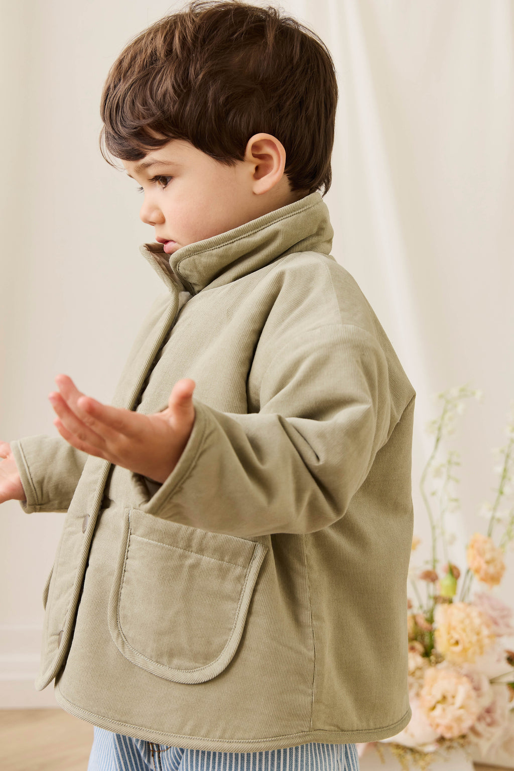 Veste en velours côtelé de coton inspirée du lichen, avec boutons-pression et poches avant pour enfants