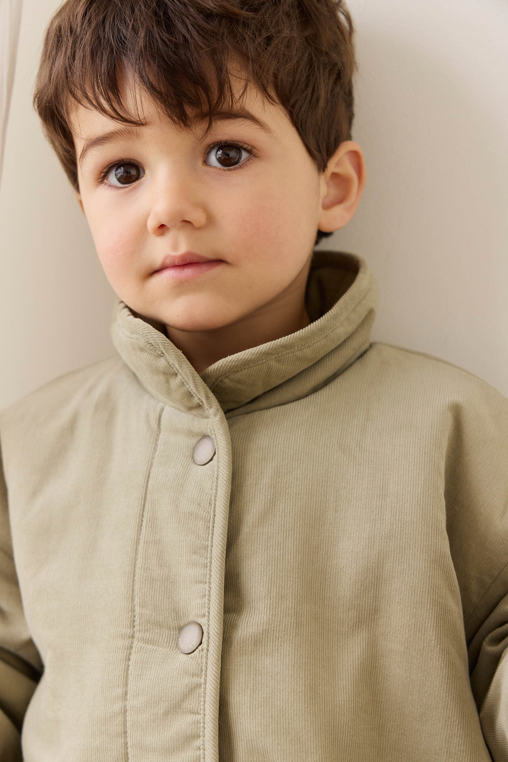 Veste en velours côtelé de coton inspirée du lichen, avec boutons-pression et poches avant pour enfants