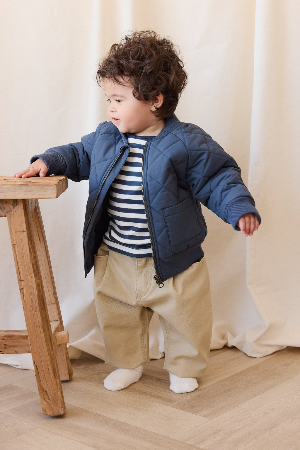 Veste matelassée en losanges en nylon-coton recyclé marine avec fermeture éclair pour enfant, idéale pour les activités de plein air