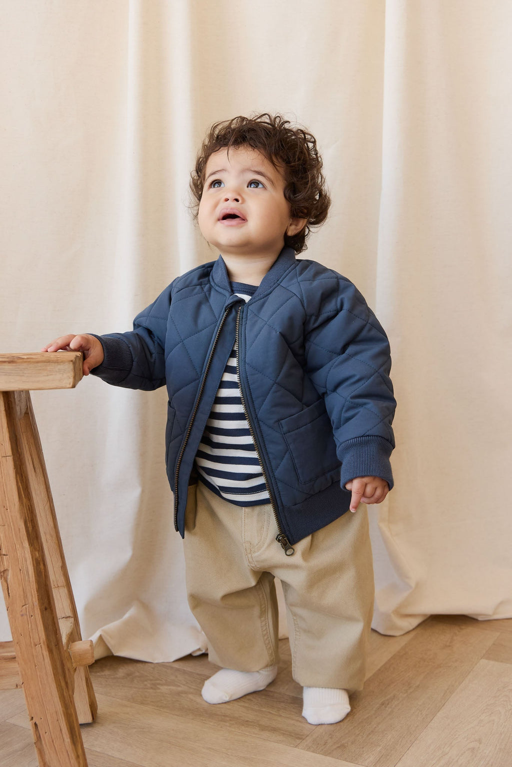 Veste matelassée en losanges en nylon-coton recyclé marine avec fermeture éclair pour enfant, idéale pour les activités de plein air