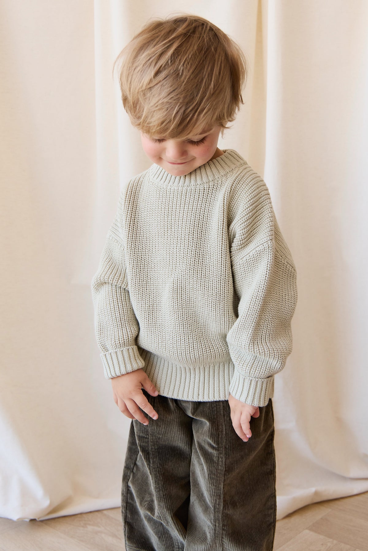 Pantalon décontracté en velours côtelé de coton-élasthanne marron terreux avec taille élastique et poches avant pour enfants