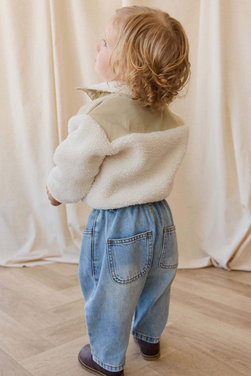 Polaire sherpa douillette blanc naturel pour enfants avec col pressionné et empiècement poitrine marron sable