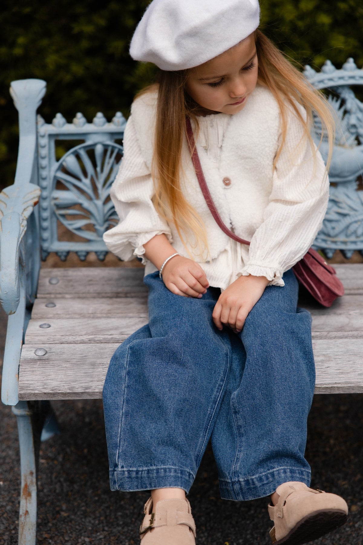 Gilet douillet en peluche de polyester naturel avec doublure vichy et bouton unique sur le devant pour enfant